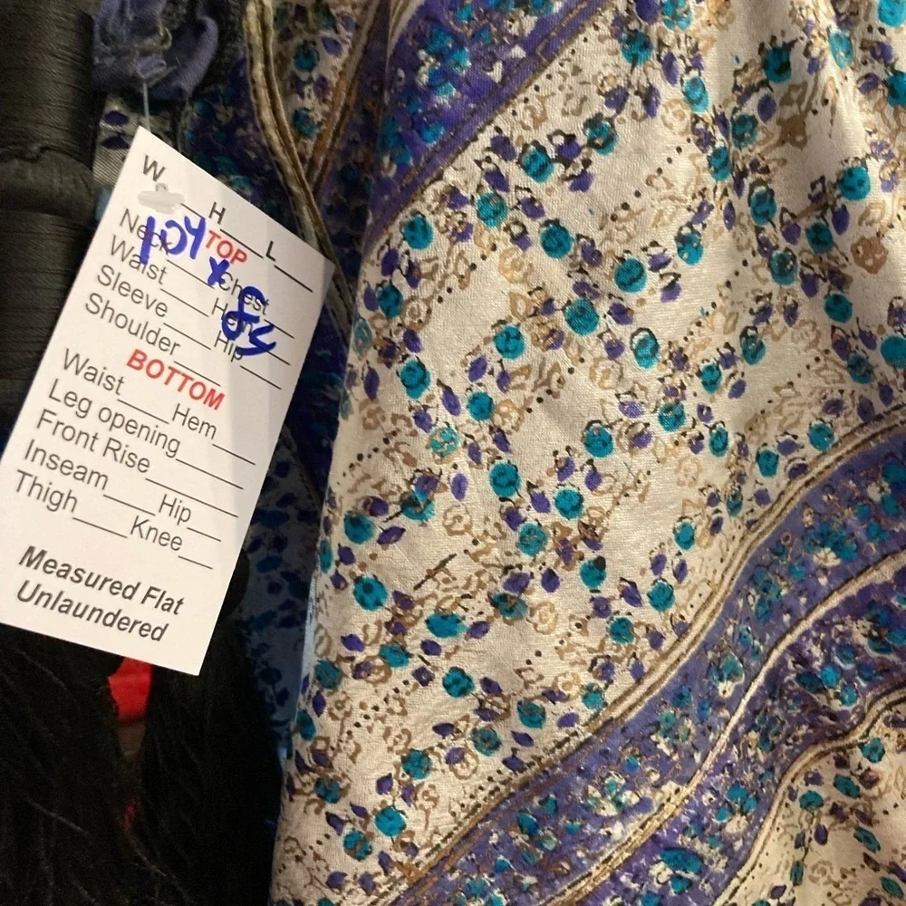 Vintage 1970’s silk coverlet blue and purple w/ black tassles.  104‎ x 84  150